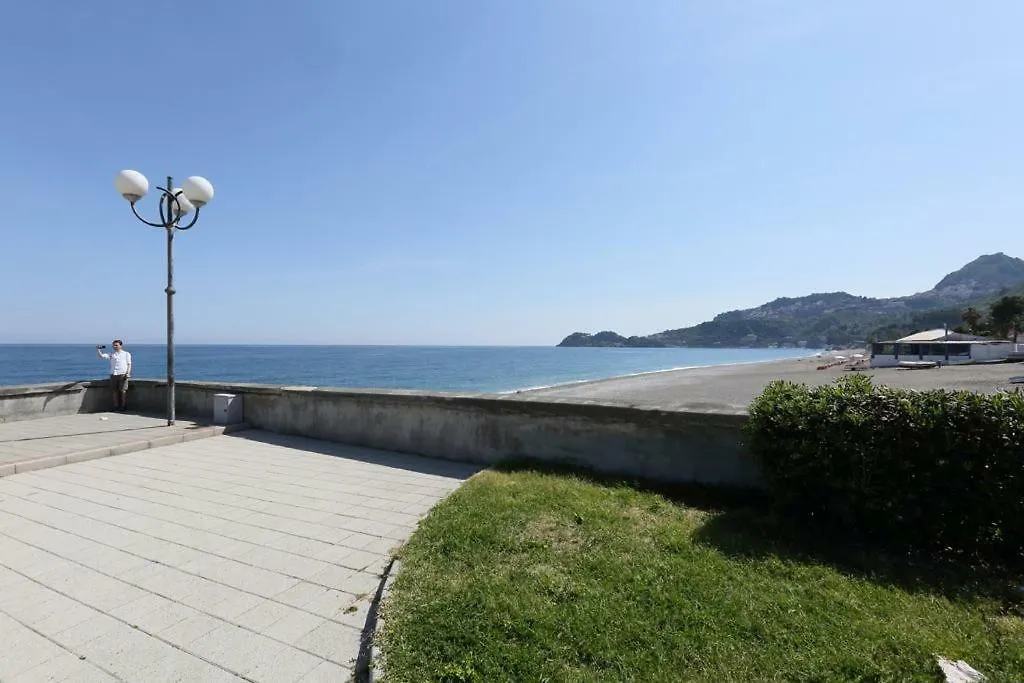 Appartamento Vicolo A Mare, Mazzeo Italia